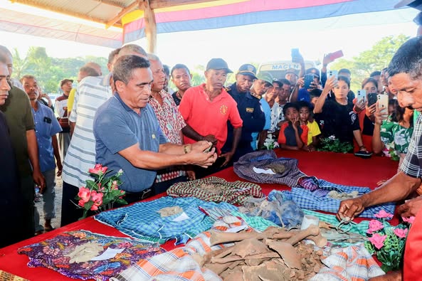 𝐌𝐚́𝐫𝐭𝐢𝐫 𝐒𝐢𝐫𝐚-𝐍𝐞’𝐞𝐛𝐞́ 𝐌𝐚𝐭𝐞 𝐊𝐥𝐨𝐬𝐚𝐧 𝐝𝐮𝐫𝐚𝐧𝐭𝐞 𝐟𝐮𝐧𝐮 𝐛𝐚́ 𝐋𝐢𝐛𝐞𝐫𝐭𝐚𝐬𝐚𝐮𝐧 𝐍𝐚𝐬𝐢𝐨𝐧𝐚́𝐥 𝐡𝐚𝐡𝐮́ 𝐡𝐨𝐬𝐢 𝟏𝟗𝟕𝟒 𝐭𝐨’𝐨 𝟏𝟗𝟗𝟗 𝐒𝐞𝐢 𝐡𝐞𝐭𝐚𝐧 𝐀𝐩𝐨𝐢𝐮 𝐅𝐢𝐧𝐚𝐧𝐬𝐞𝐢𝐫𝐮 𝐔́𝐧𝐢𝐤𝐮 𝐡𝐨𝐬𝐢 𝐆𝐨𝐯𝐞𝐫𝐧𝐮